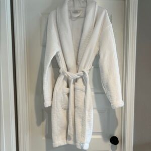 Cozy L/XL haven bathrobe waffle weave on outside, terrycloth on inside